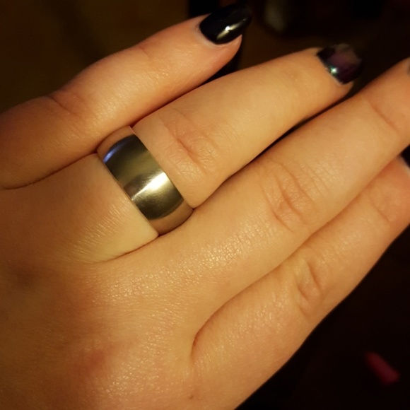 Silver wedding band - Picture 3 of 3